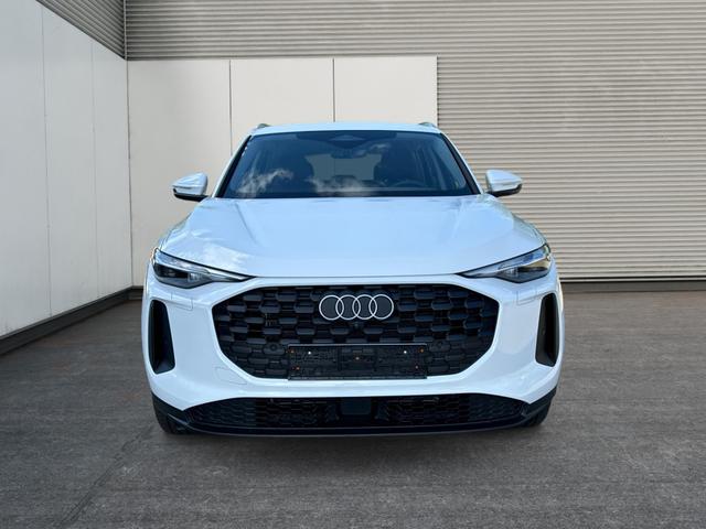 Audi / Q5 / Weiß / / / QUATTRO AHK+NAVI+LED+SHZ+PDC