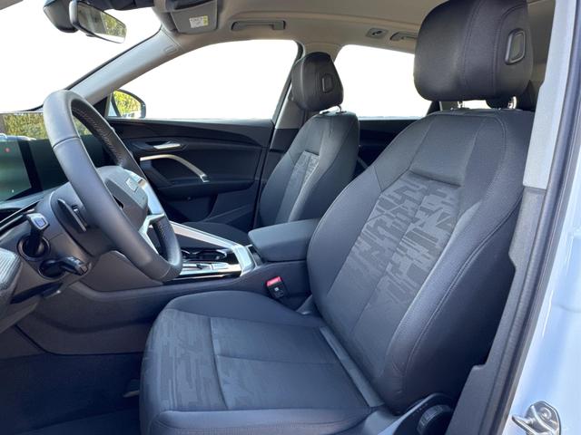 Audi / Q5 / Weiß / / / QUATTRO AHK+NAVI+LED+SHZ+PDC