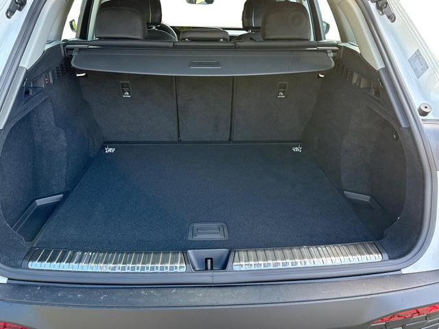 Audi / Q5 / Weiß / / / QUATTRO AHK+NAVI+LED+SHZ+PDC
