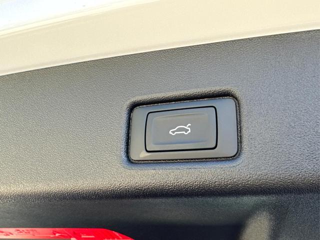 Audi / Q5 / Weiß / / / QUATTRO AHK+NAVI+LED+SHZ+PDC