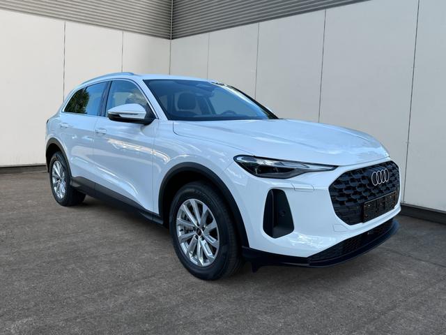 Audi / Q5 / Weiß / / / QUATTRO AHK+NAVI+LED+SHZ+PDC