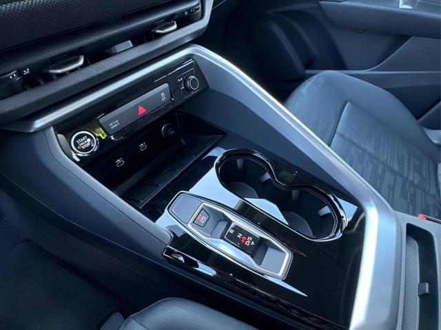 Audi / Q5 / Weiß / / / QUATTRO AHK+NAVI+LED+SHZ+PDC