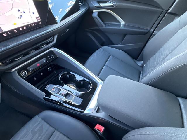 Audi / Q5 / Weiß / / / QUATTRO AHK+NAVI+LED+SHZ+PDC