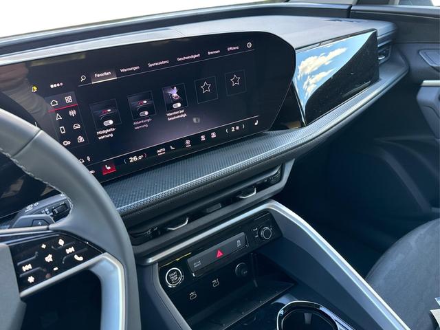 Audi / Q5 / Weiß / / / QUATTRO AHK+NAVI+LED+SHZ+PDC