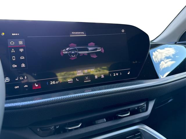 Audi / Q5 / Weiß / / / QUATTRO AHK+NAVI+LED+SHZ+PDC