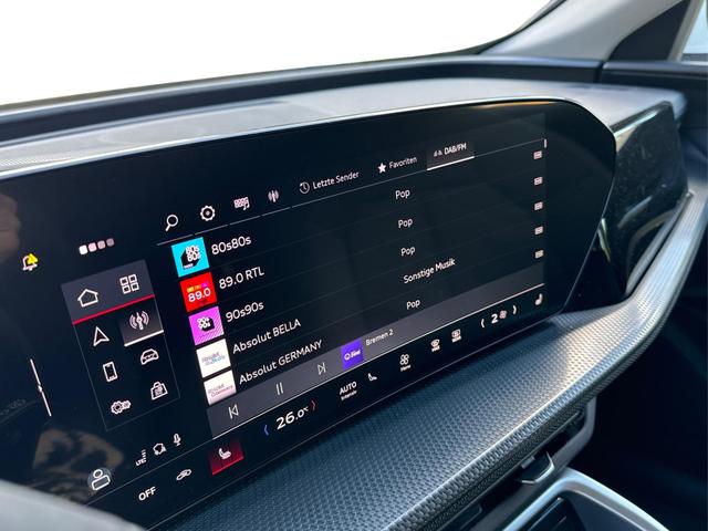 Audi / Q5 / Weiß / / / QUATTRO AHK+NAVI+LED+SHZ+PDC