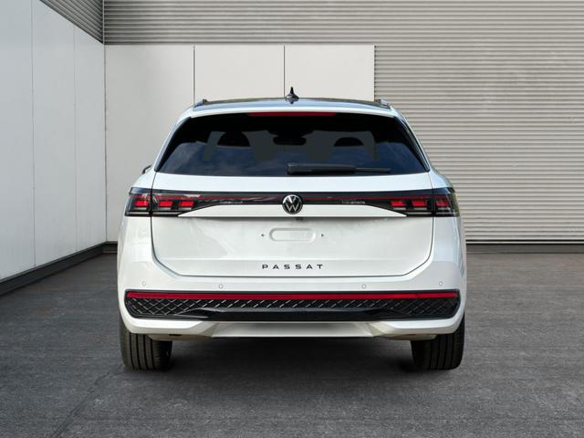 Volkswagen / Passat Variant / Weiß / / / 4WD+SIGNATURE+LEDER+PANO+AHK+DCC+MATRIX