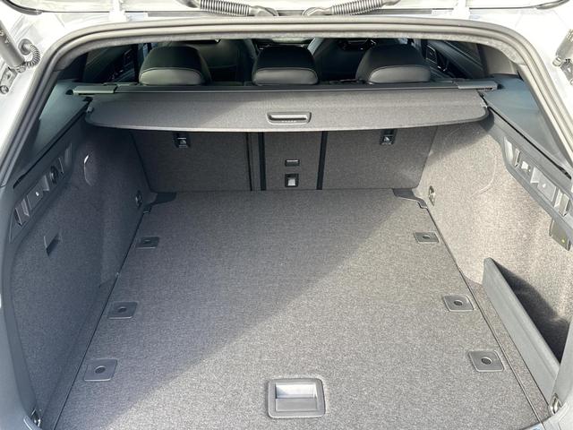 Volkswagen / Passat Variant / Weiß / / / 4WD+SIGNATURE+LEDER+PANO+AHK+DCC+MATRIX