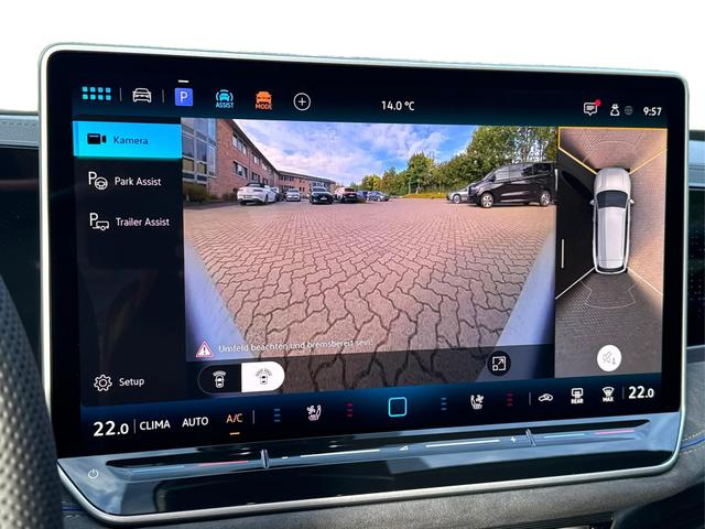 Volkswagen / Passat Variant / Weiß / / / 4WD+SIGNATURE+LEDER+PANO+AHK+DCC+MATRIX