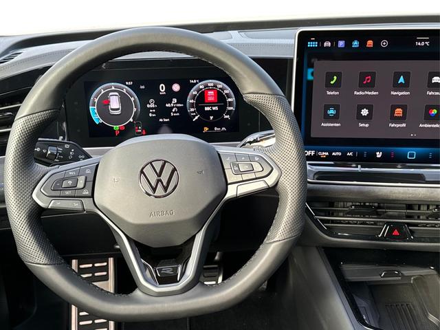 Volkswagen / Passat Variant / Weiß / / / 4WD+SIGNATURE+LEDER+PANO+AHK+DCC+MATRIX