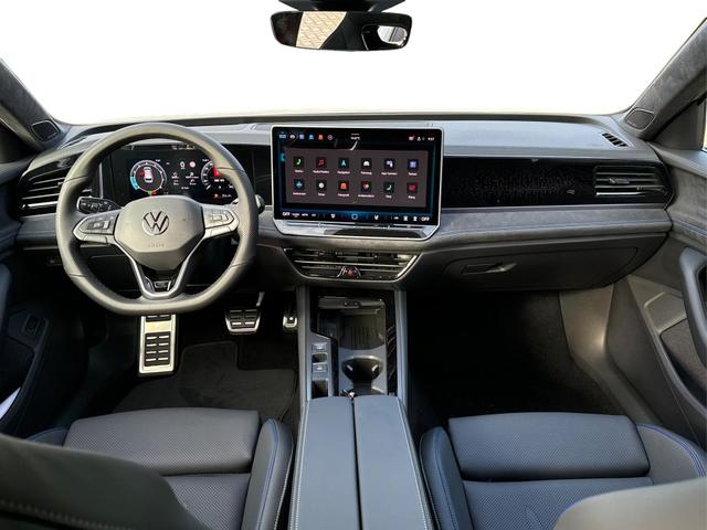 Volkswagen / Passat Variant / Weiß / / / 4WD+SIGNATURE+LEDER+PANO+AHK+DCC+MATRIX