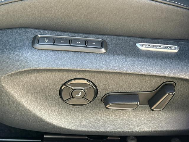 Volkswagen / Passat Variant / Weiß / / / 4WD+SIGNATURE+LEDER+PANO+AHK+DCC+MATRIX