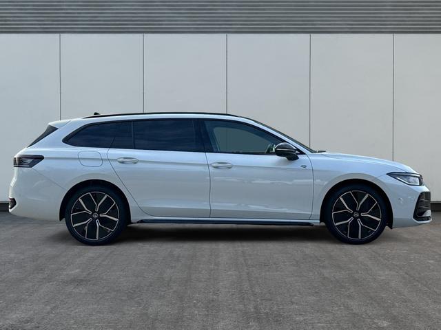 Volkswagen / Passat Variant / Weiß / / / 4WD+SIGNATURE+LEDER+PANO+AHK+DCC+MATRIX