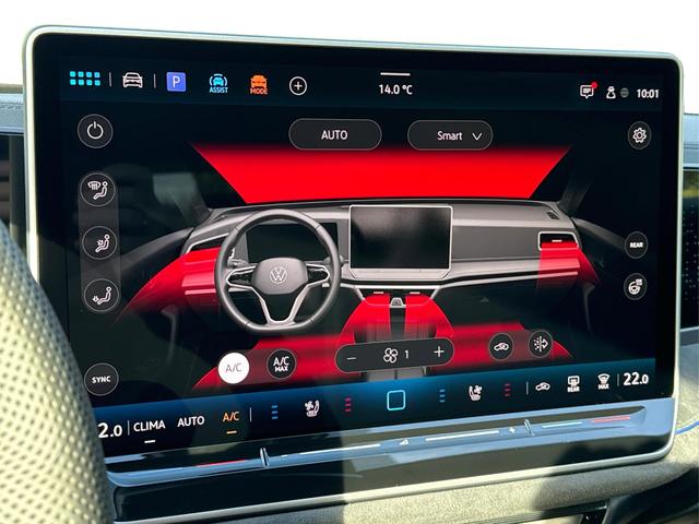 Volkswagen / Passat Variant / Weiß / / / 4WD+SIGNATURE+LEDER+PANO+AHK+DCC+MATRIX