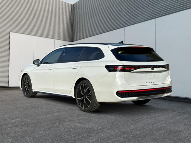 Volkswagen / Passat Variant / Weiß / / / 4WD+SIGNATURE+LEDER+PANO+AHK+DCC+MATRIX