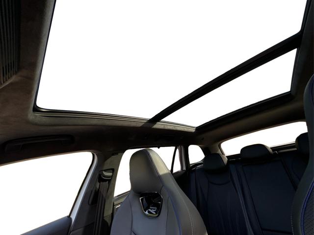 Volkswagen / Passat Variant / Weiß / / / 4WD+SIGNATURE+LEDER+PANO+AHK+DCC+MATRIX