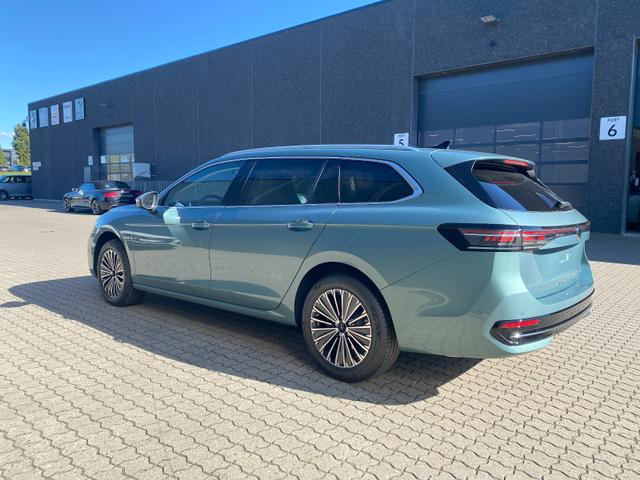 Volkswagen Passat Variant - Elegance NAVI+MATRIX+MASSAGE+ACC+KAMERA