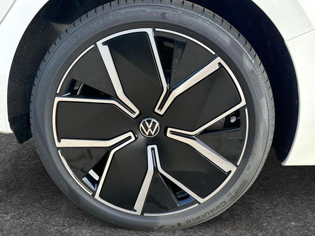Volkswagen / Passat Variant / Weiß / / / 4WD+SIGNATURE+LEDER+PANO+AHK+DCC+MATRIX