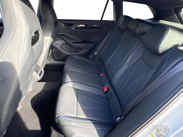 Volkswagen / Passat Variant / Weiß / / / 4WD+SIGNATURE+LEDER+PANO+AHK+DCC+MATRIX