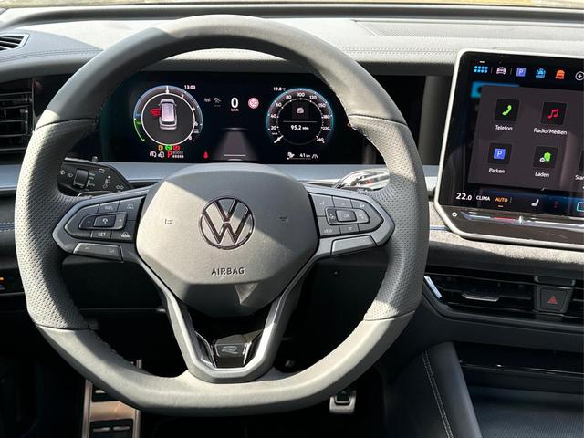Volkswagen / Tayron / Schwarz / / / PANORMA+LED+AHK+EL. HECKKL.+PDC+20'' LM