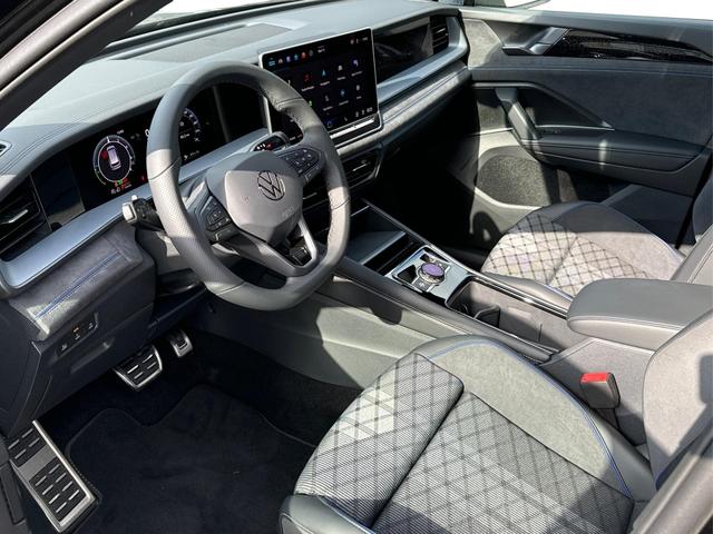 Volkswagen / Tayron / Schwarz / / / PANORMA+LED+AHK+EL. HECKKL.+PDC+20'' LM