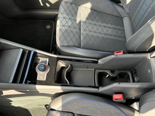 Volkswagen / Tayron / Schwarz / / / PANORMA+LED+AHK+EL. HECKKL.+PDC+20'' LM