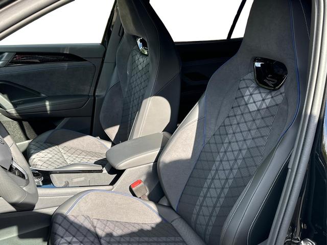 Volkswagen / Tayron / Schwarz / / / PANORMA+LED+AHK+EL. HECKKL.+PDC+20'' LM