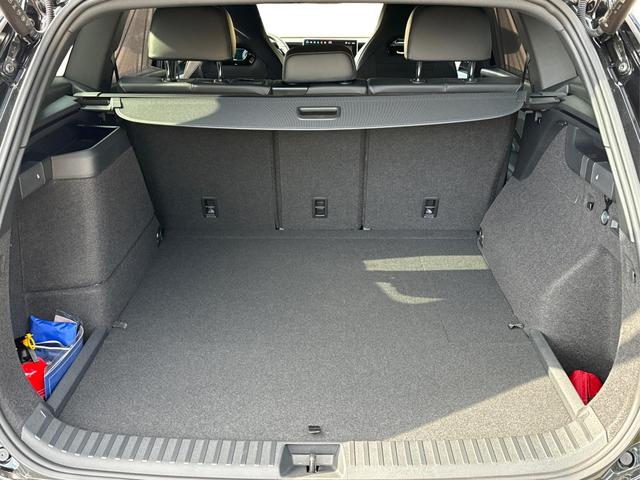 Volkswagen / Tayron / Schwarz / / / PANORMA+LED+AHK+EL. HECKKL.+PDC+20'' LM