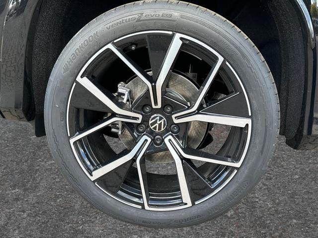 Volkswagen / Tayron / Schwarz / / / PANORMA+LED+AHK+EL. HECKKL.+PDC+20'' LM