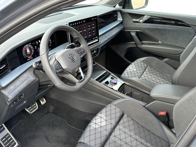 Volkswagen / Tayron / Grau / / / PANO+AHK+EL. HECKKL.+20'' LM+KAMERA+MASSAGE, Beispielbilder, ggf. teilweise mit Sonderausstattung