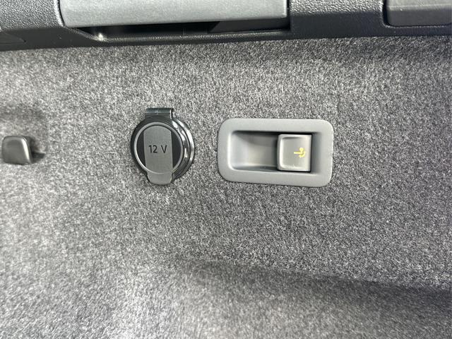 Volkswagen / Tayron / Grau / / / PANO+AHK+EL. HECKKL.+20'' LM+KAMERA+MASSAGE, Beispielbilder, ggf. teilweise mit Sonderausstattung