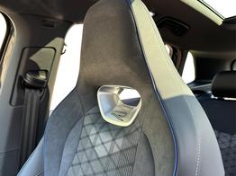 Volkswagen Tiguan R-Line Edition 4x4 AHK+MATRIX+15" NAVI+PANO+HuD+20" ALU+eHK 