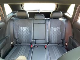 Volkswagen Tiguan R-Line Edition 4x4 AHK+MATRIX+15" NAVI+PANO+HuD+20" ALU+eHK 