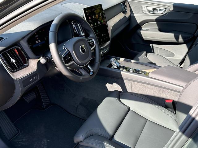 Volvo / XC60 / / / / T6 AWD AHK+KAMERA+EL.HECKKL.+PDC+LED+SHZ+19ALU