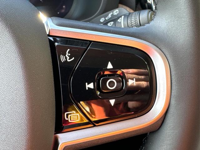 Volvo / XC60 / / / / T6 AWD AHK+KAMERA+EL.HECKKL.+PDC+LED+SHZ+19ALU