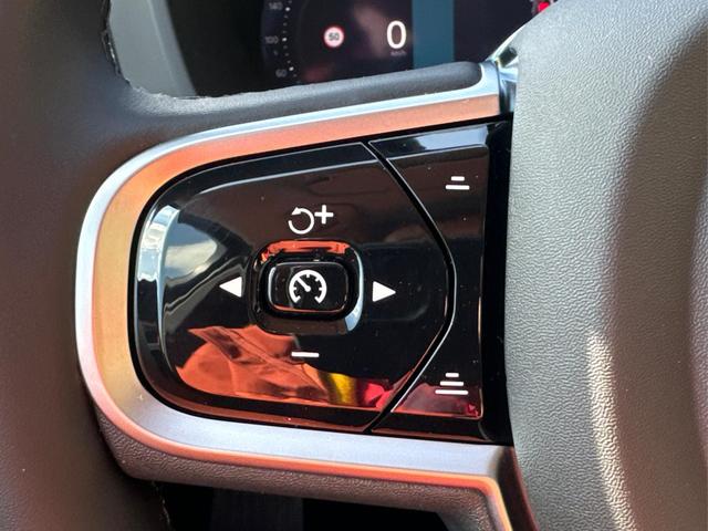 Volvo / XC60 / / / / T6 AWD AHK+KAMERA+EL.HECKKL.+PDC+LED+SHZ+19ALU