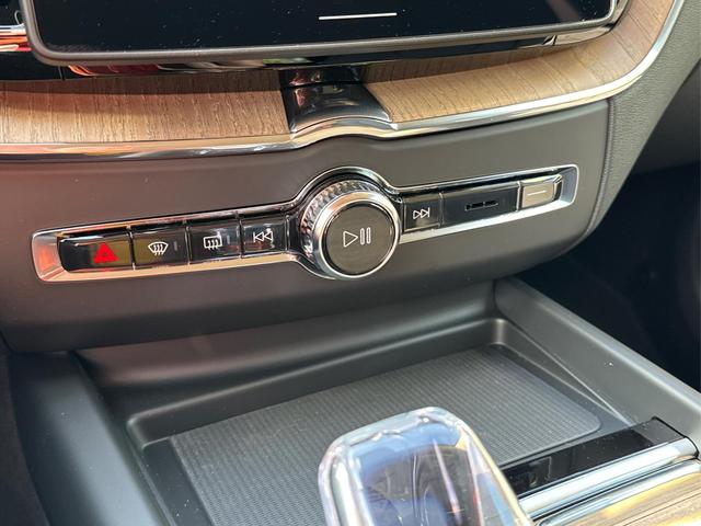 Volvo / XC60 / / / / T6 AWD AHK+KAMERA+EL.HECKKL.+PDC+LED+SHZ+19ALU