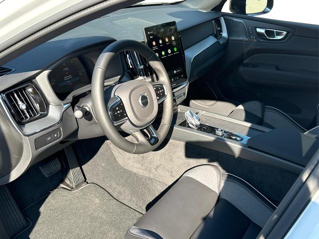 Volvo / XC60 / / / / T6 AWD AHK+360°KAMERA+EL.HECKKL.+PDC+LED+SHZ+21ALU