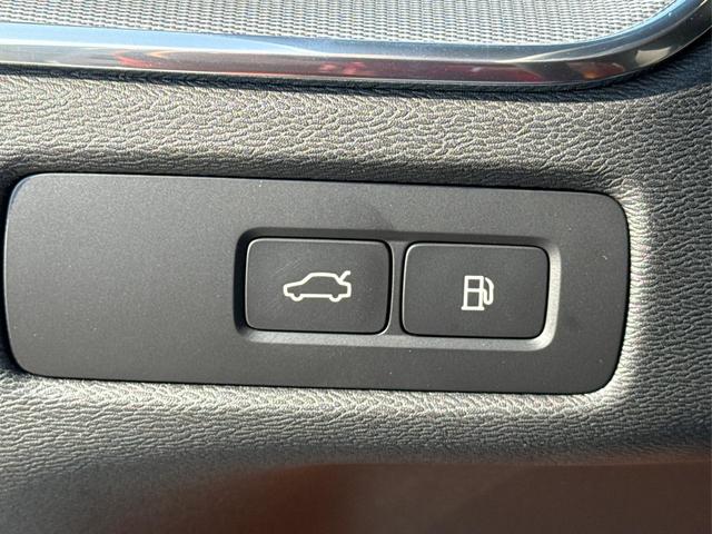 Volvo / XC60 / / / / T6 AWD AHK+360°KAMERA+EL.HECKKL.+PDC+LED+SHZ+21ALU