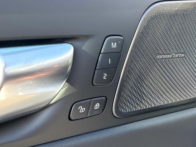 Volvo / XC60 / / / / T6 AWD AHK+360°KAMERA+EL.HECKKL.+PDC+LED+SHZ+21ALU