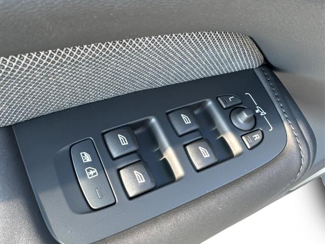 Volvo / XC60 / / / / T6 AWD AHK+360°KAMERA+EL.HECKKL.+PDC+LED+SHZ+21ALU