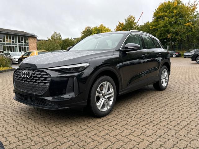 Audi Q5 - Basis quattro+AHK+ACC+RFK+19"ALU+NAVI