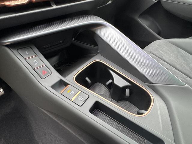 Cupra / Terramar / Schwarz / / / 4Drive PANO+NAVI+SENNHEISER+MATRIX+MEMORY+HUD+KAM+ACC+EL.HECKKL.