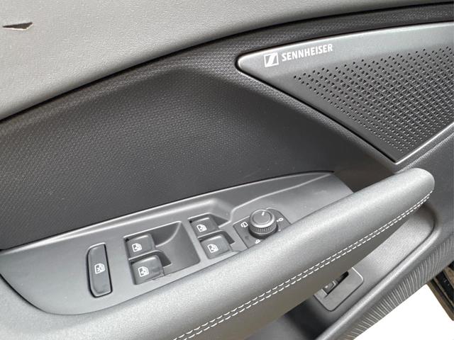 Cupra / Terramar / Schwarz / / / 4Drive PANO+NAVI+SENNHEISER+MATRIX+MEMORY+HUD+KAM+ACC+EL.HECKKL.
