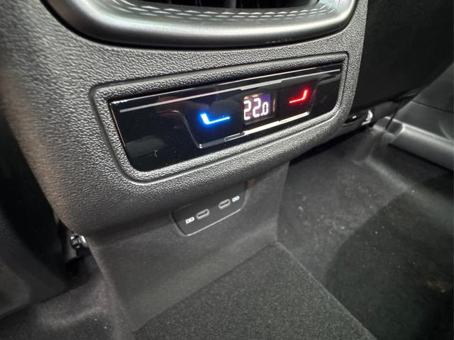 Cupra / Terramar / Schwarz / / / 4Drive PANO+NAVI+SENNHEISER+MATRIX+MEMORY+HUD+KAM+ACC+EL.HECKKL.