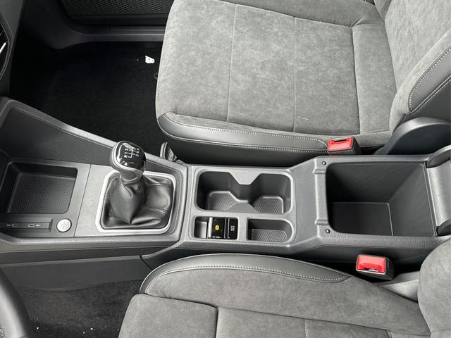 Volkswagen / Caddy / / / / 4x4+LANE ASSIST+NAVI+KAM+SHZ+KLIMA+AHK+ACC