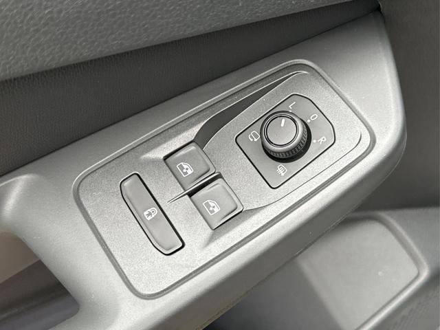 Volkswagen / Caddy / / / / 4x4+LANE ASSIST+NAVI+KAM+SHZ+KLIMA+AHK+ACC