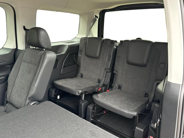 Volkswagen / Caddy Maxi / / / / Caddy Maxi AHK+LANE ASSIST+NAVI+KAM+ACC+SHZ