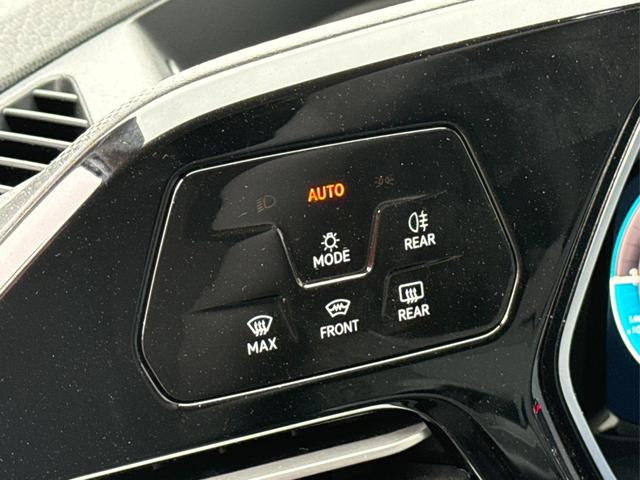 Volkswagen / Caddy Maxi / / / / Caddy Maxi AHK+LANE ASSIST+NAVI+KAM+ACC+SHZ