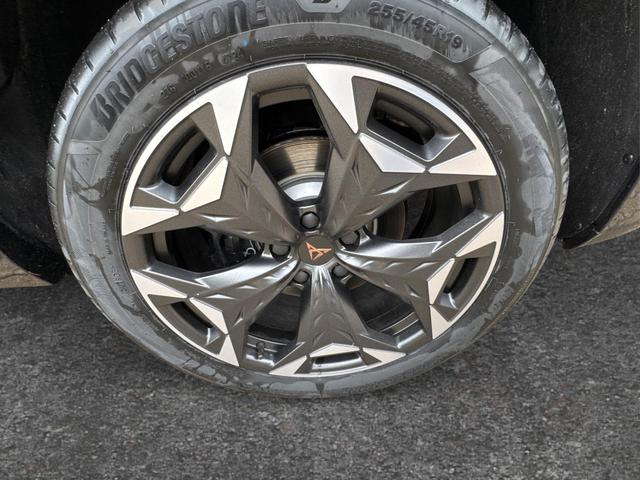 Cupra / Terramar / Schwarz / / / 4Drive PANO+NAVI+SENNHEISER+MATRIX+MEMORY+HUD+KAM+ACC+EL.HECKKL.